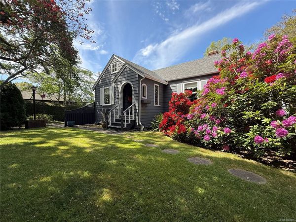4296 CEDAR HILL Rd , Saanich, BC V8N 3C5