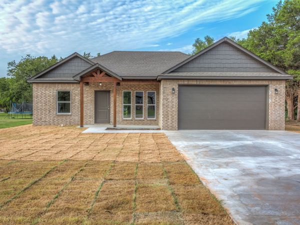 806 NE 7th Street , Wagoner, OK 74467