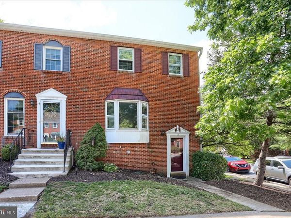 18 FAIRFAX VILLAGE, HARRISBURG, PA 17112