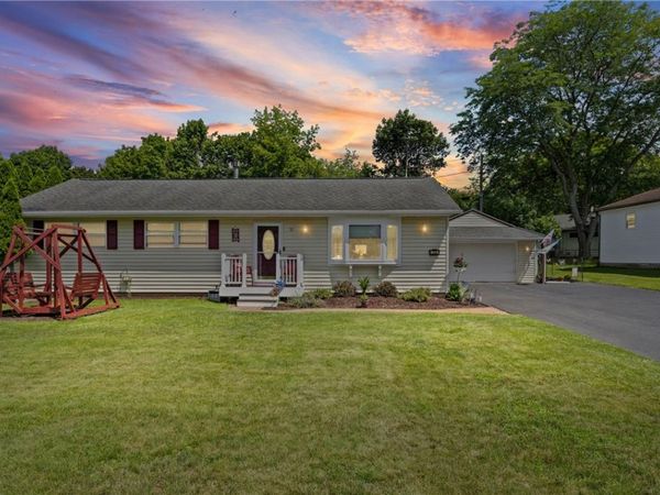 72 Coronet Rd , Henrietta, NY 14623