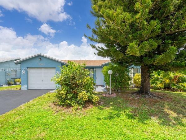 7235 Pine Bluff Dr , Lake Worth, FL 33467