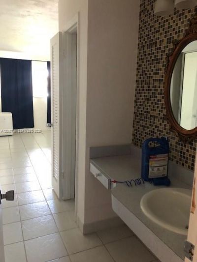 1530 NE 191st St , Unit 240, Miami, FL 33179 Photo