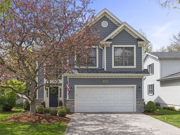 176 Hillcrest Avenue , Glen Ellyn, IL 60137