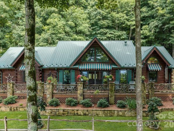 580 Flying Hawk Trail, Waynesville, NC 28786