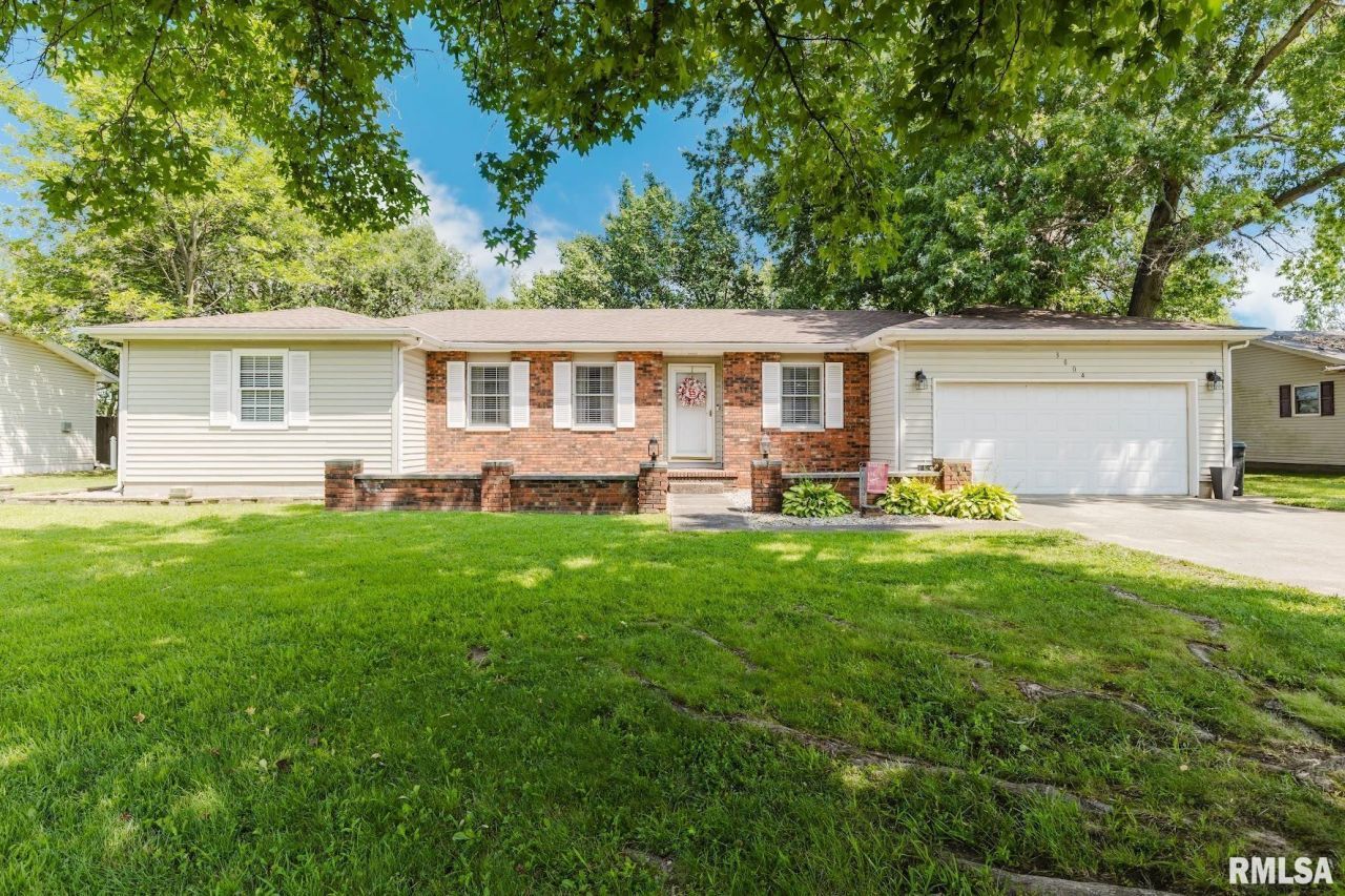3004 W Clifton Court, Marion, IL 62959 Main Photo