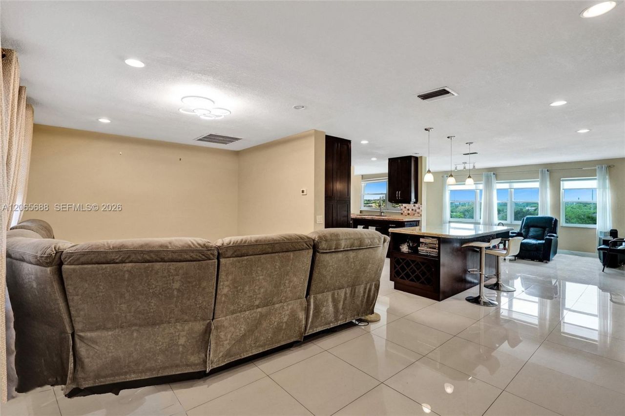215 SE 3rd Ave, Unit 501C, Hallandale Beach, FL 33009 Photo