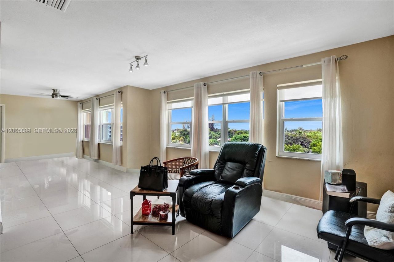 215 SE 3rd Ave, Unit 501C, Hallandale Beach, FL 33009 Photo