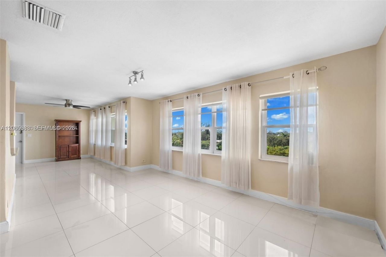 215 SE 3rd Ave, Unit 501C, Hallandale Beach, FL 33009 Photo