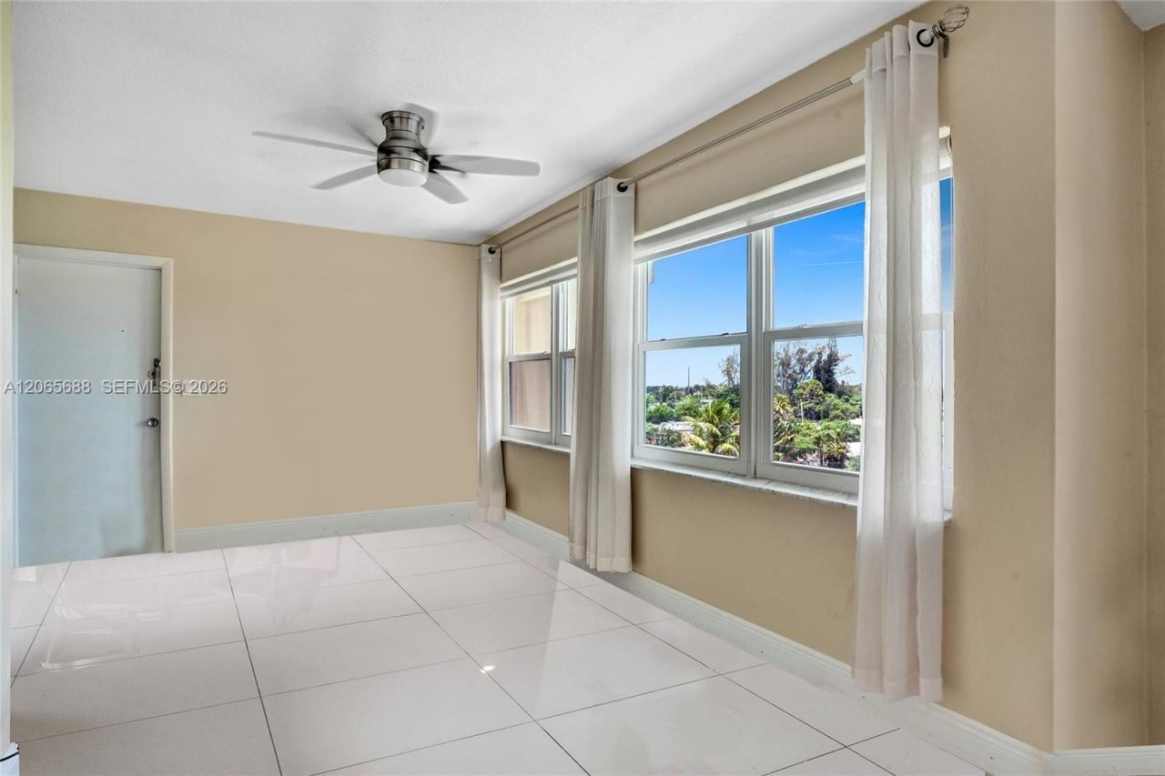 215 SE 3rd Ave, Unit 501C, Hallandale Beach, FL 33009 Photo