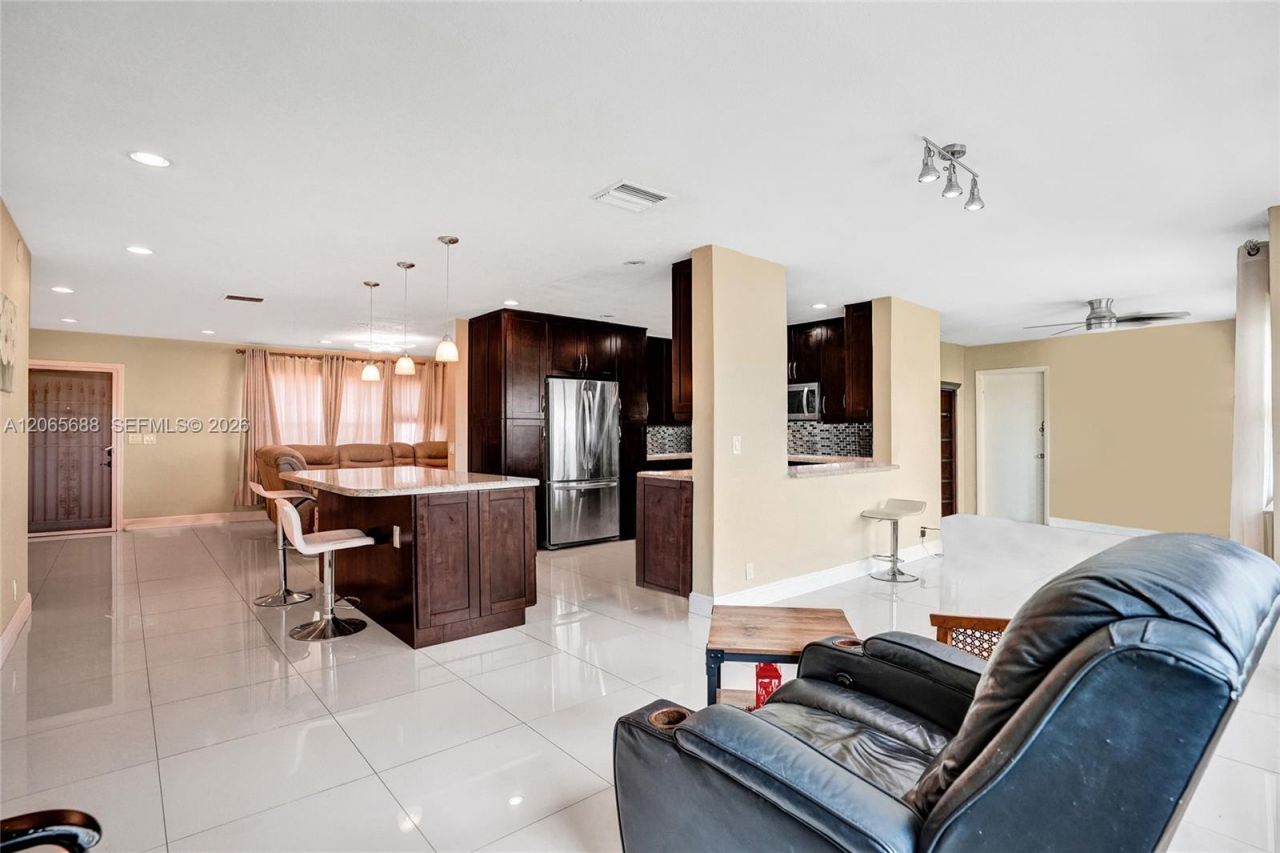 215 SE 3rd Ave, Unit 501C, Hallandale Beach, FL 33009 Photo
