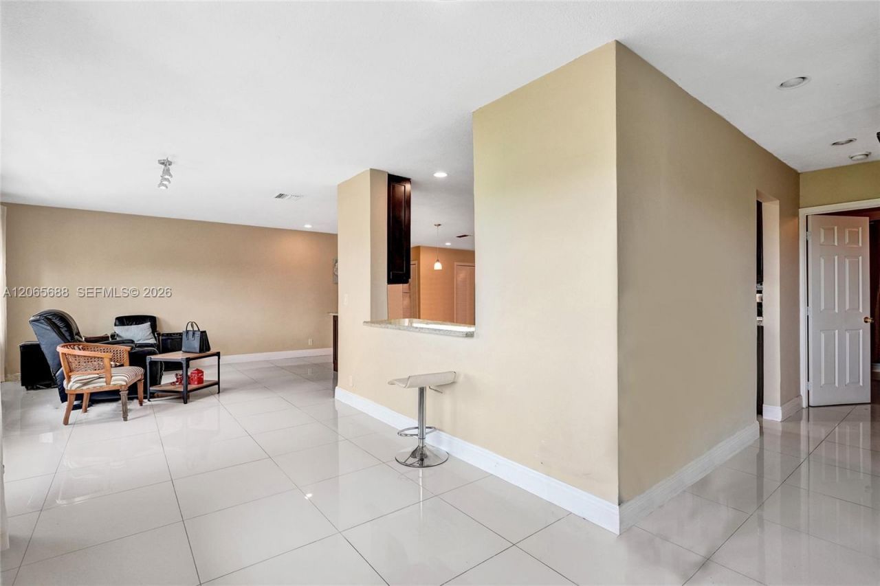 215 SE 3rd Ave, Unit 501C, Hallandale Beach, FL 33009 Photo