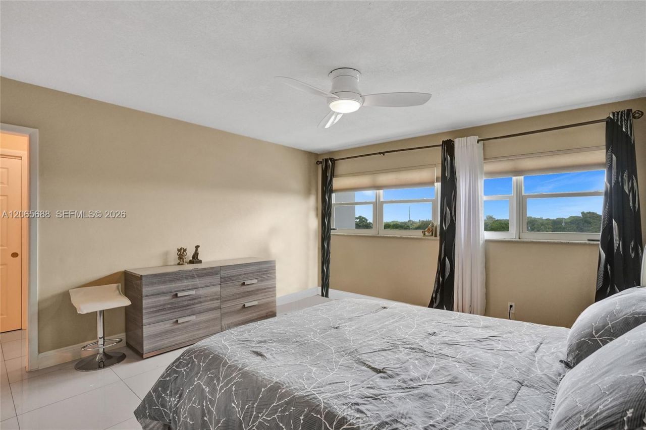 215 SE 3rd Ave, Unit 501C, Hallandale Beach, FL 33009 Photo