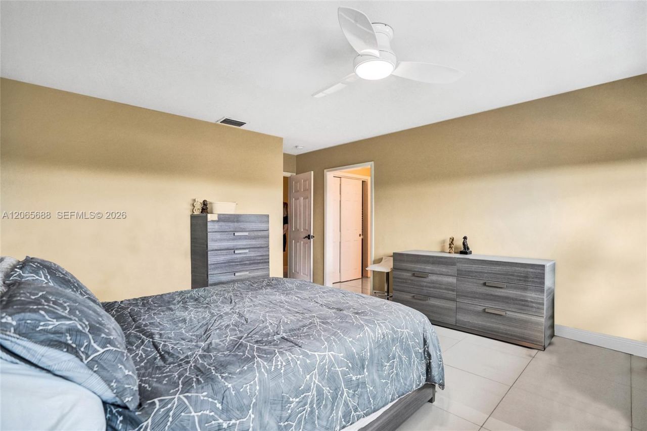 215 SE 3rd Ave, Unit 501C, Hallandale Beach, FL 33009 Photo