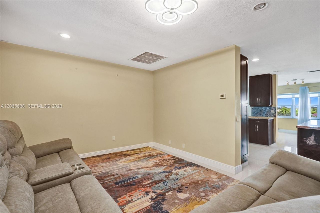 215 SE 3rd Ave, Unit 501C, Hallandale Beach, FL 33009 Photo
