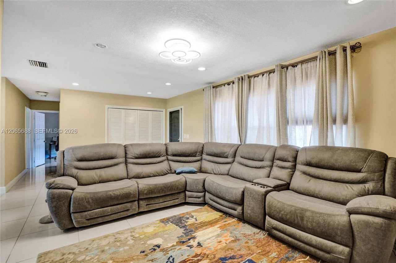 215 SE 3rd Ave, Unit 501C, Hallandale Beach, FL 33009 Photo