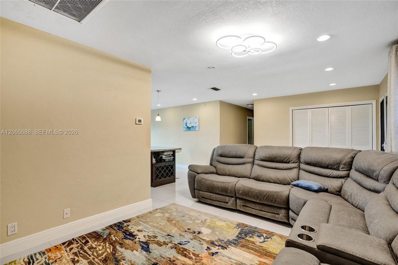 215 SE 3rd Ave, Unit 501C, Hallandale Beach, FL 33009 Photo