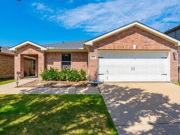 1612 Crown Point Drive, Little Elm, TX 75036