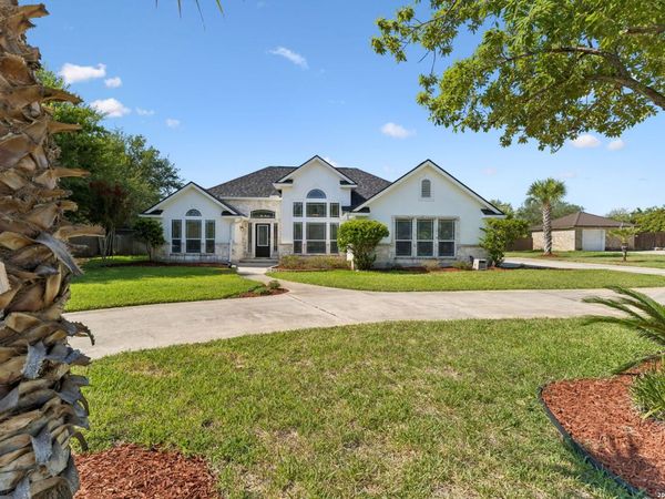1611 Embassy Dr, Pleasanton, TX 78064