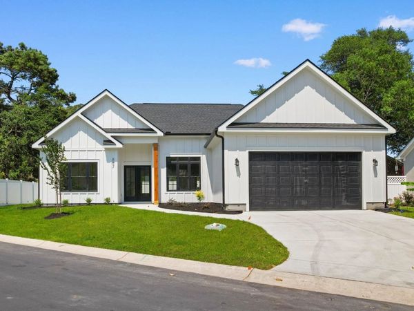 885 Cardinal Pl., North Myrtle Beach, SC 29582
