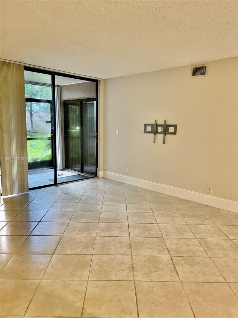 10101 W Sunrise Blvd , Unit 106, Plantation, FL 33322 Photo