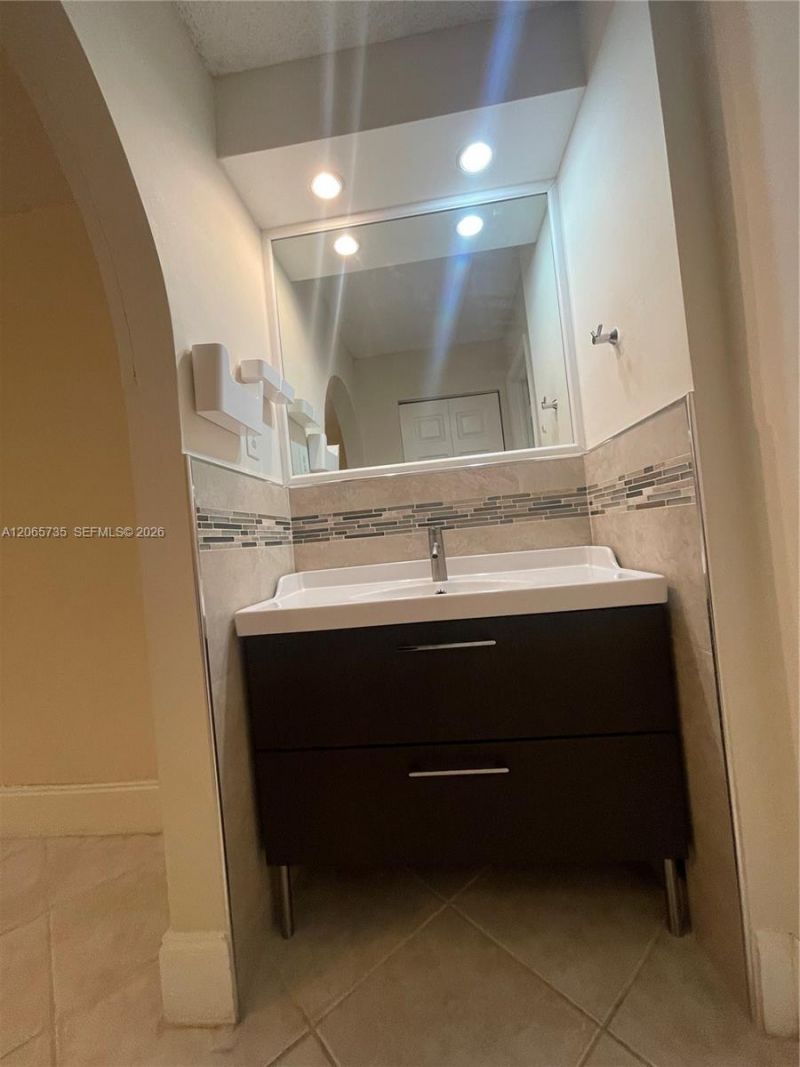 10101 W Sunrise Blvd , Unit 106, Plantation, FL 33322 Photo