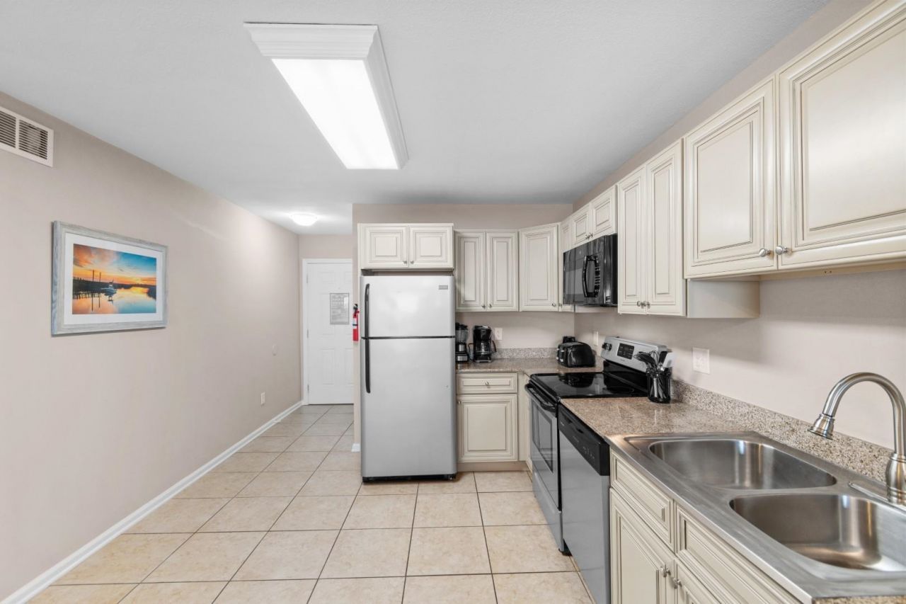 1011 S Ocean Blvd. Photo 4