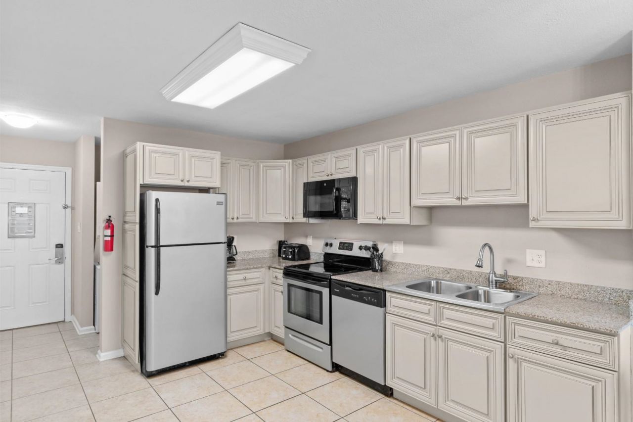 1011 S Ocean Blvd. Photo 6