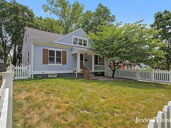 1044 Breton Road SE, East Grand Rapids, MI 49506