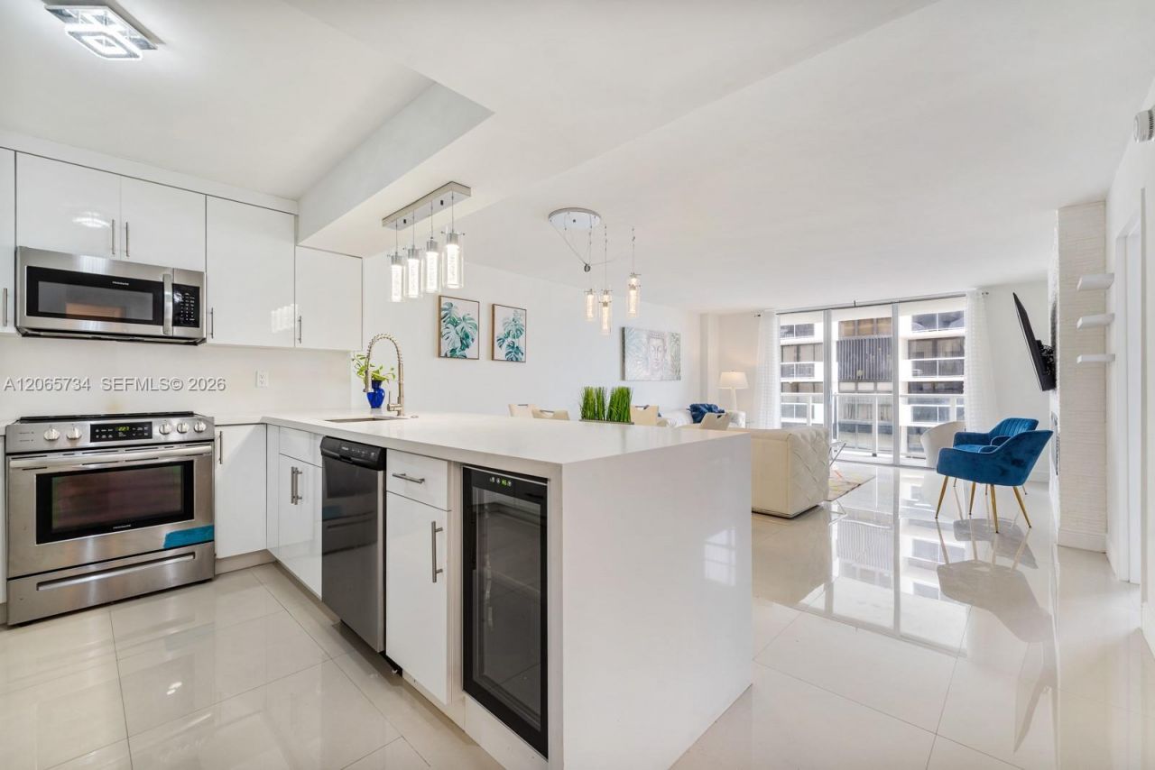 5701 Collins Ave , Unit 319, Miami Beach, FL 33140 Photo