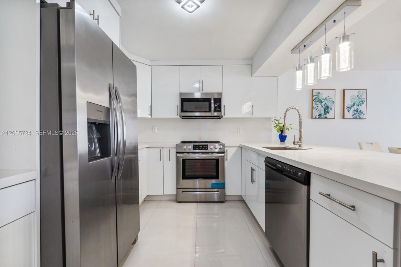 5701 Collins Ave , Unit 319, Miami Beach, FL 33140 Photo