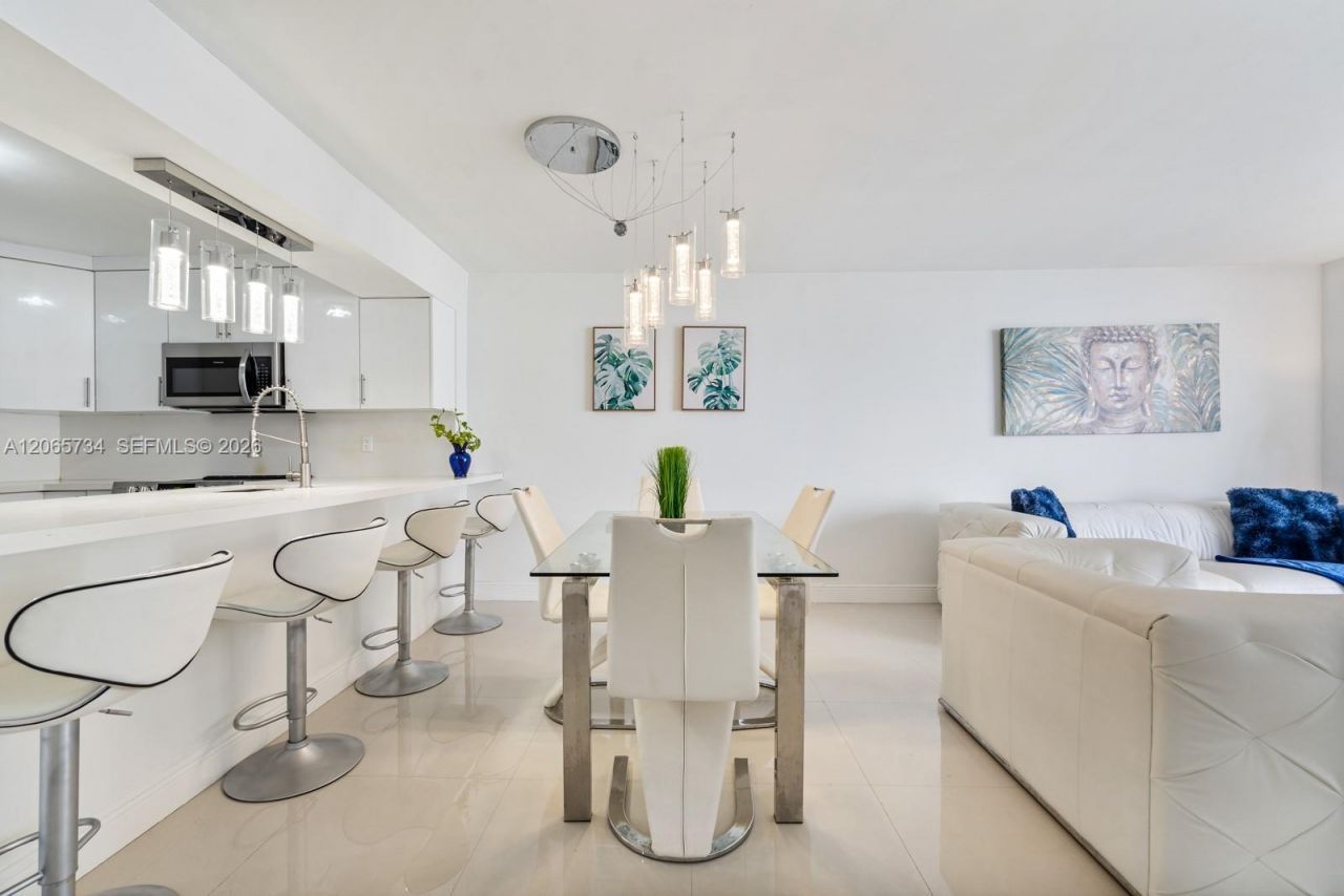 5701 Collins Ave , Unit 319, Miami Beach, FL 33140 Photo