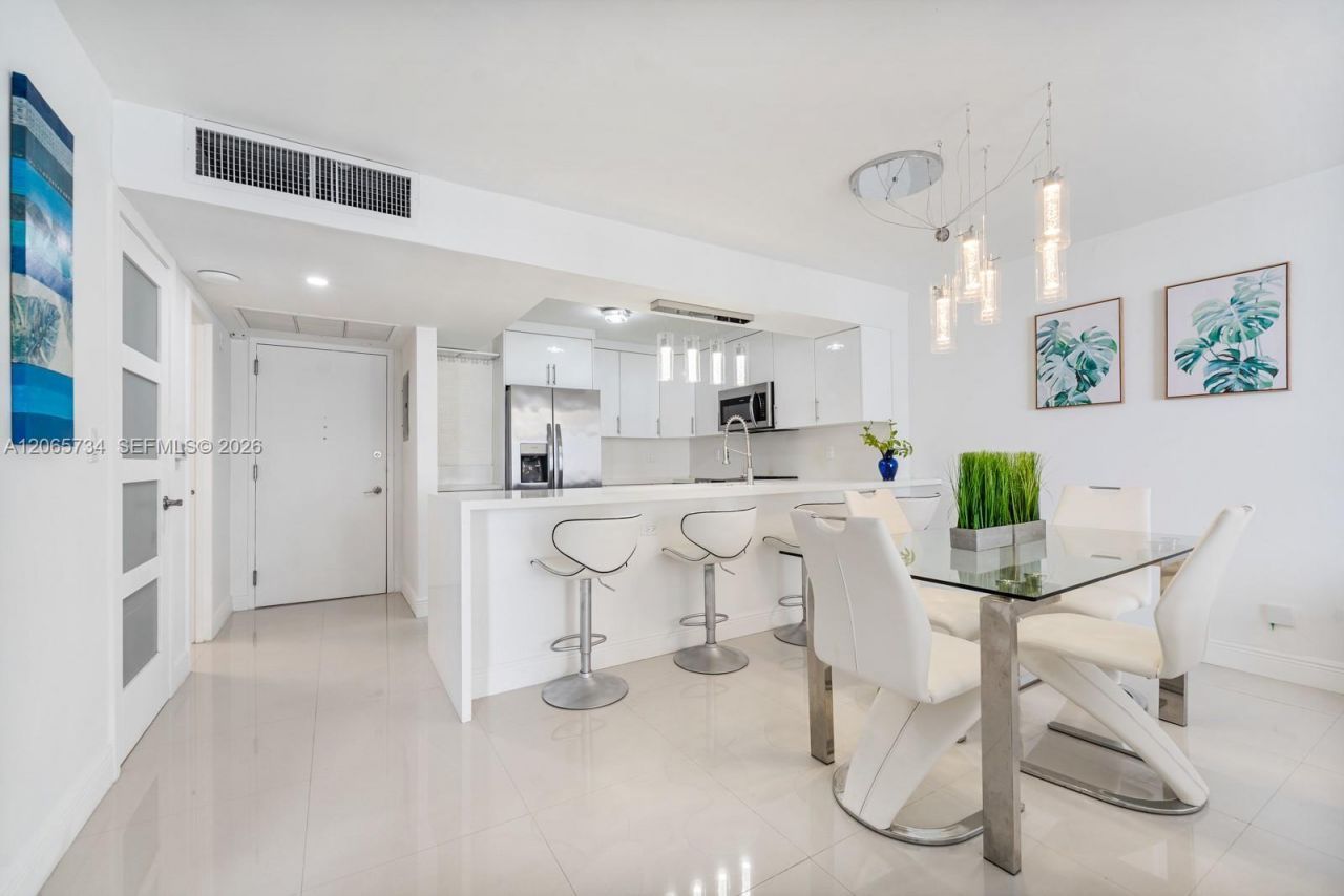 5701 Collins Ave , Unit 319, Miami Beach, FL 33140 Photo
