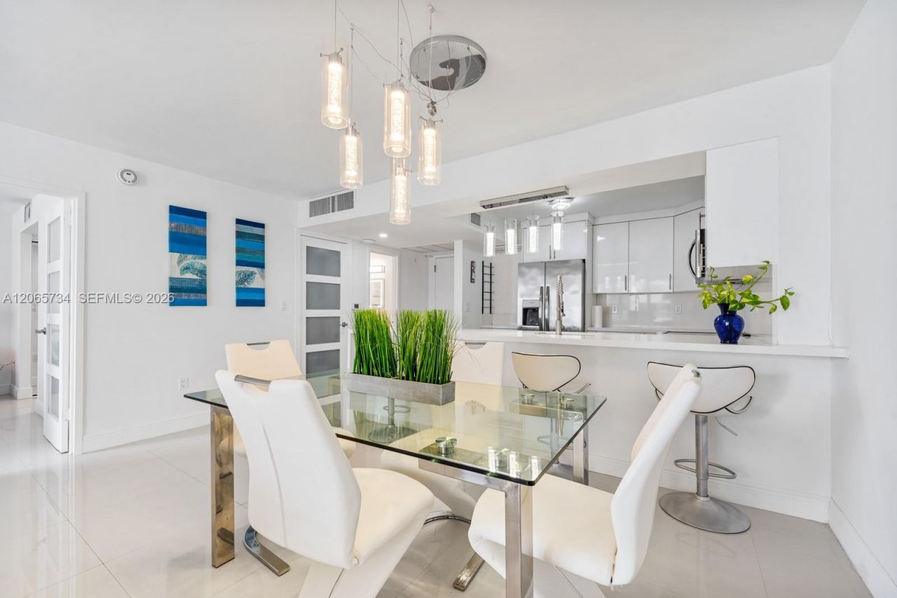 5701 Collins Ave , Unit 319, Miami Beach, FL 33140 Photo