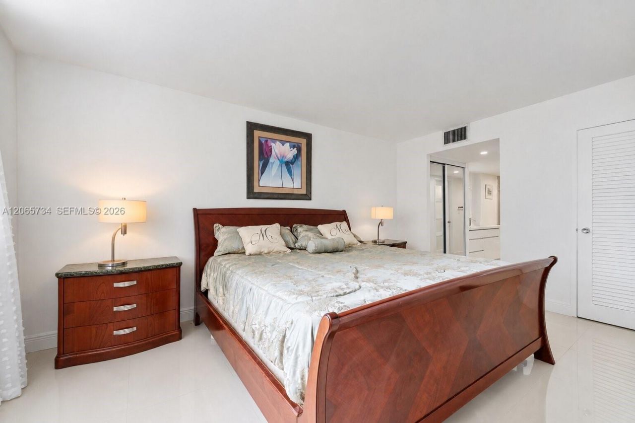 5701 Collins Ave , Unit 319, Miami Beach, FL 33140 Photo