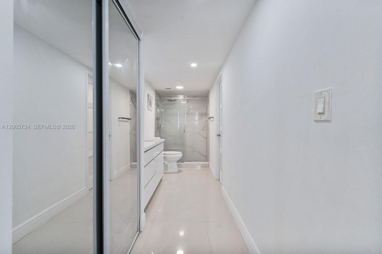 5701 Collins Ave , Unit 319, Miami Beach, FL 33140 Photo
