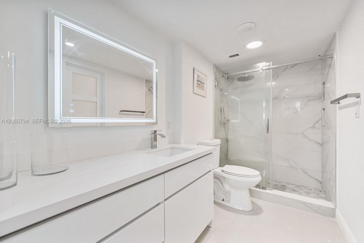 5701 Collins Ave , Unit 319, Miami Beach, FL 33140 Photo