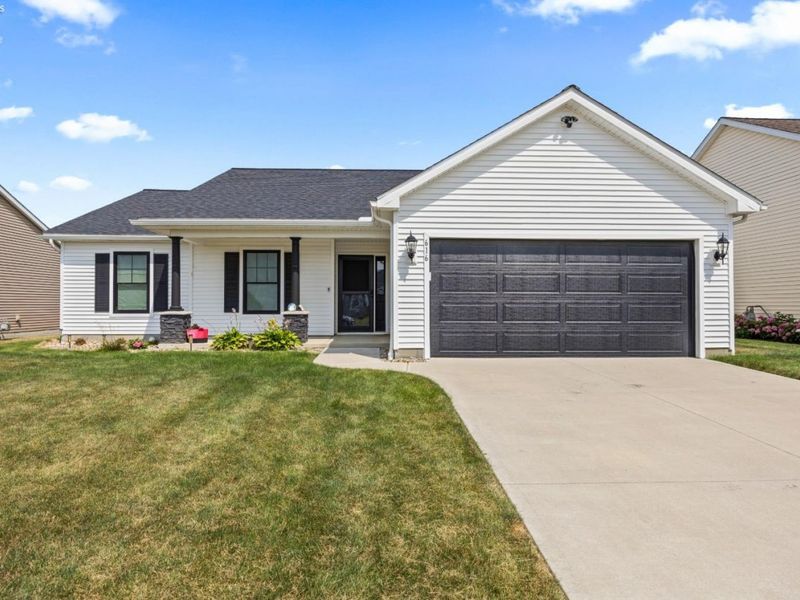 616 Chardonnay, Vermilion, OH 44089 Photo 1