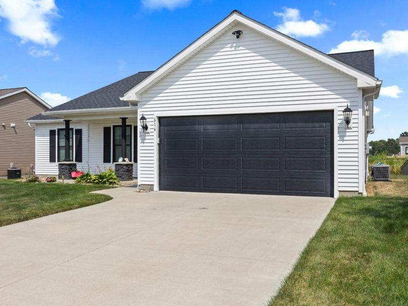 616 Chardonnay, Vermilion, OH 44089 Photo 3