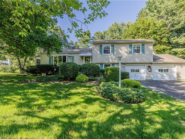 24 Shire Oaks Drive, Pittsford, NY 14534