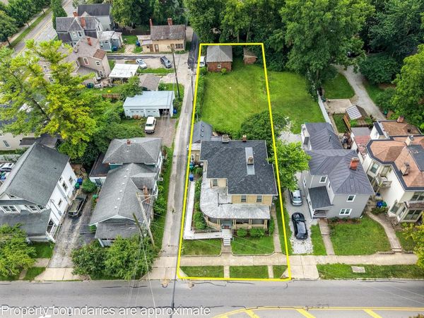 143 W Central Avenue , Delaware, OH 43015