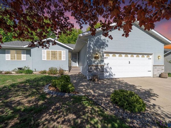 1001 Angel Ln, Canton, SD 57013