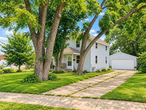 1209 ISETT AVE, Muscatine, IA 52761