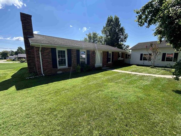 1207 N White River Avenue, Petersburg, IN 47567