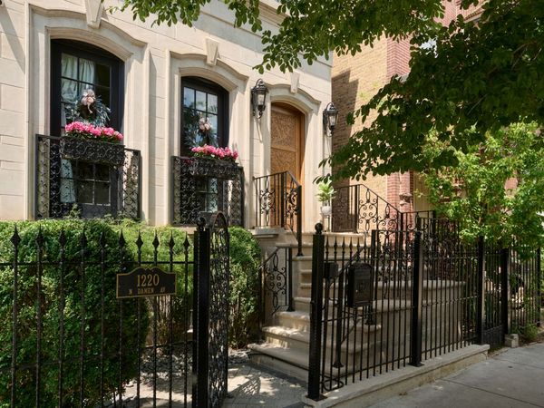1220 N Damen Avenue , Chicago, IL 60622