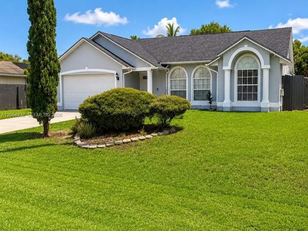 273 SE Whitmore Dr , Port St. Lucie, FL 34984