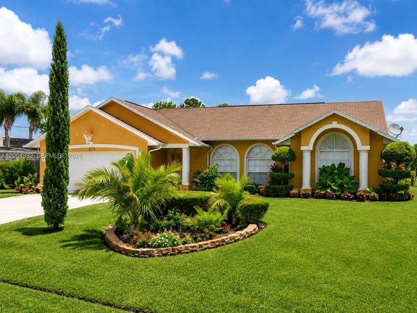 273 SE Whitmore Dr , Port St. Lucie, FL 34984