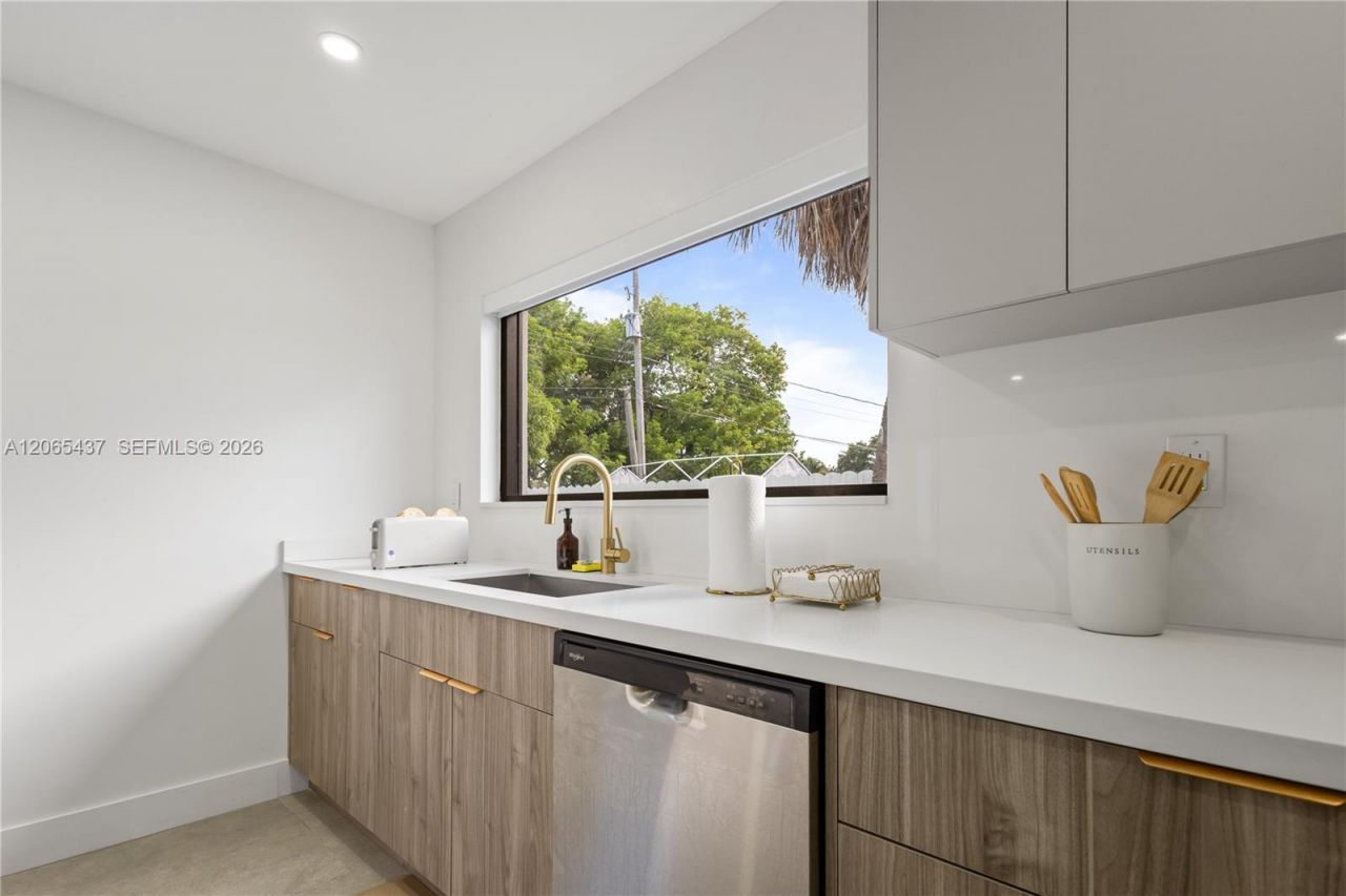 1042 NW 13th St , Fort Lauderdale, FL 33311 Photo