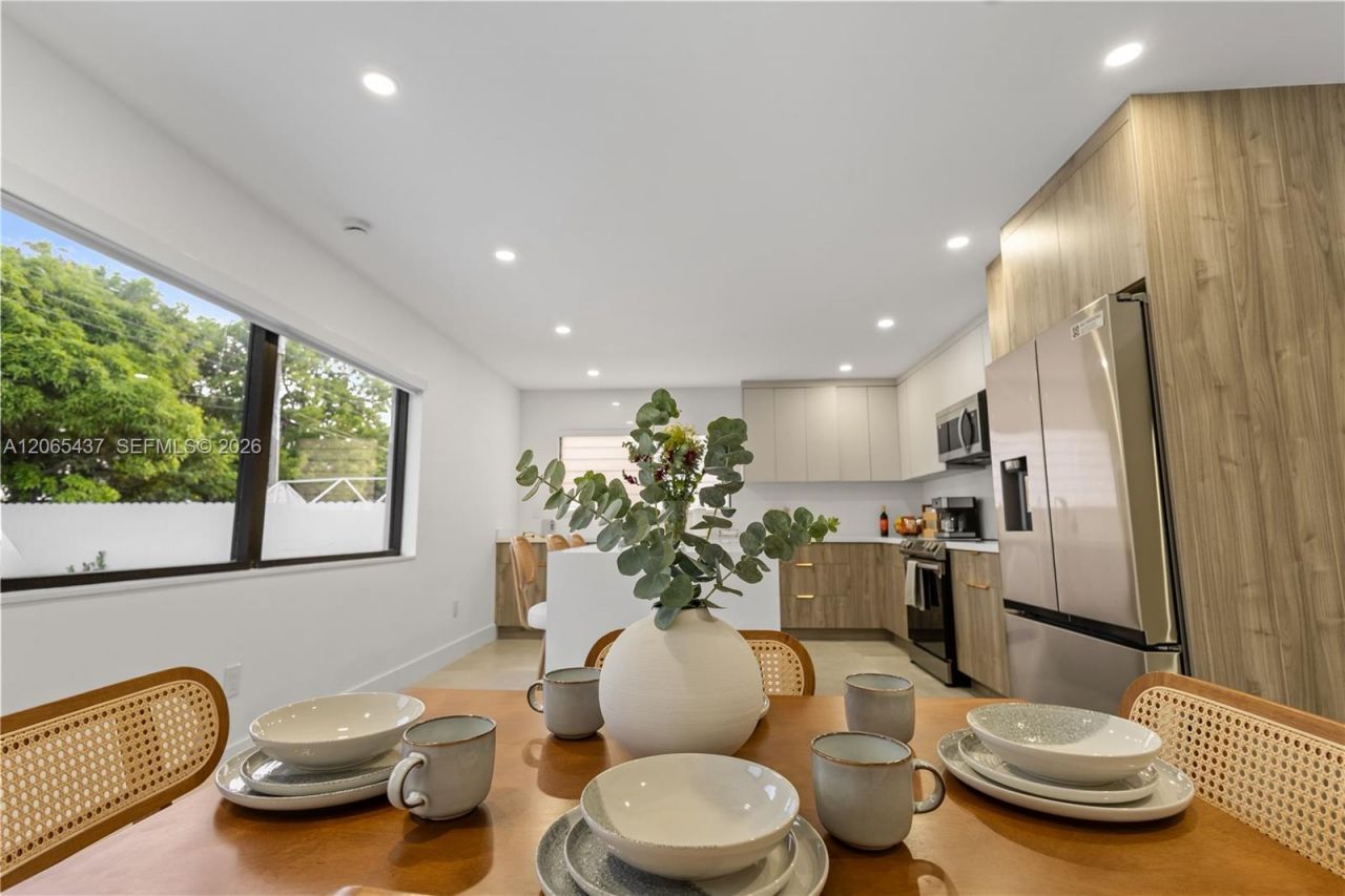 1042 NW 13th St , Fort Lauderdale, FL 33311 Photo