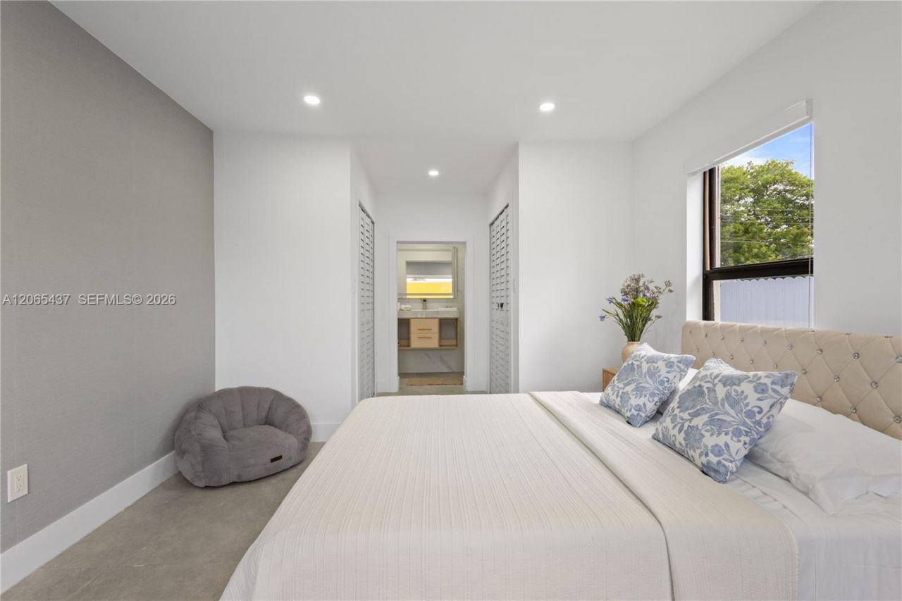 1042 NW 13th St , Fort Lauderdale, FL 33311 Photo