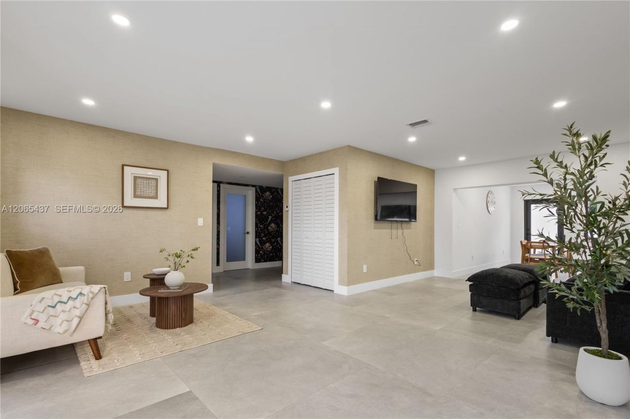 1042 NW 13th St , Fort Lauderdale, FL 33311 Photo